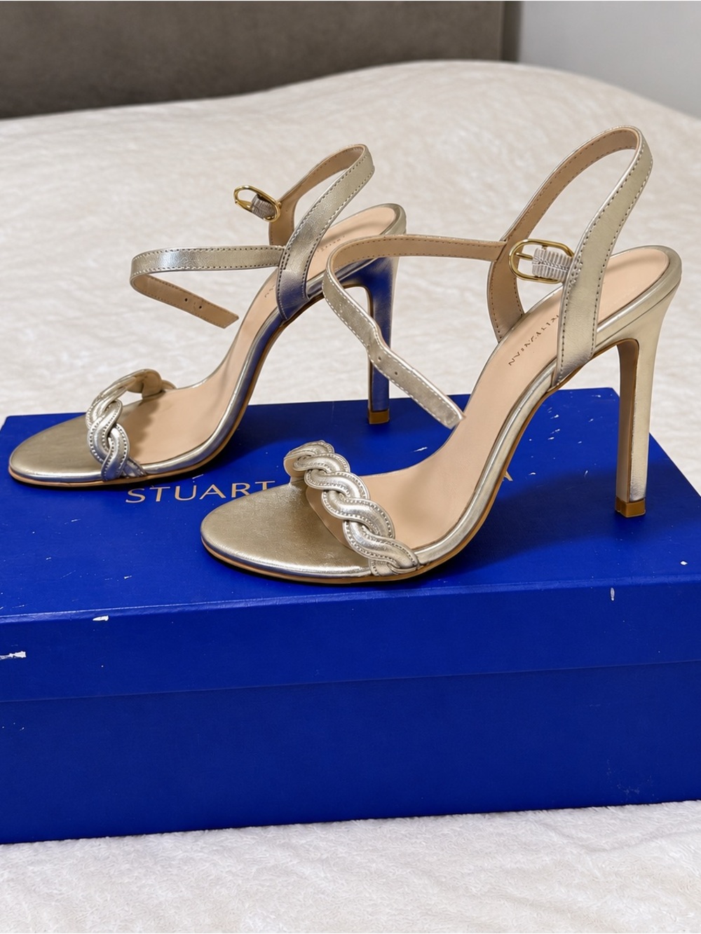 Stuart Weitzman DNCR Twistie 100 Platino Metallic Sandals 6.5B